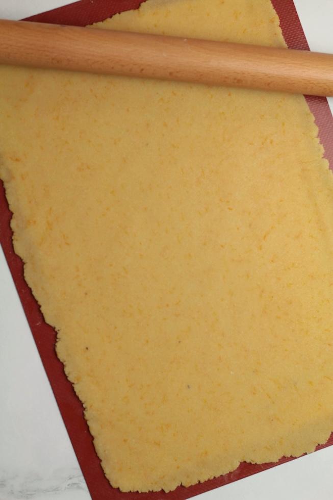 roll out marzipan