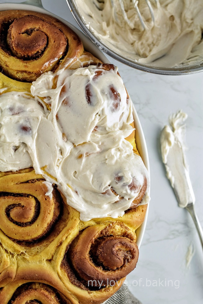 pumpkin pie rolls
