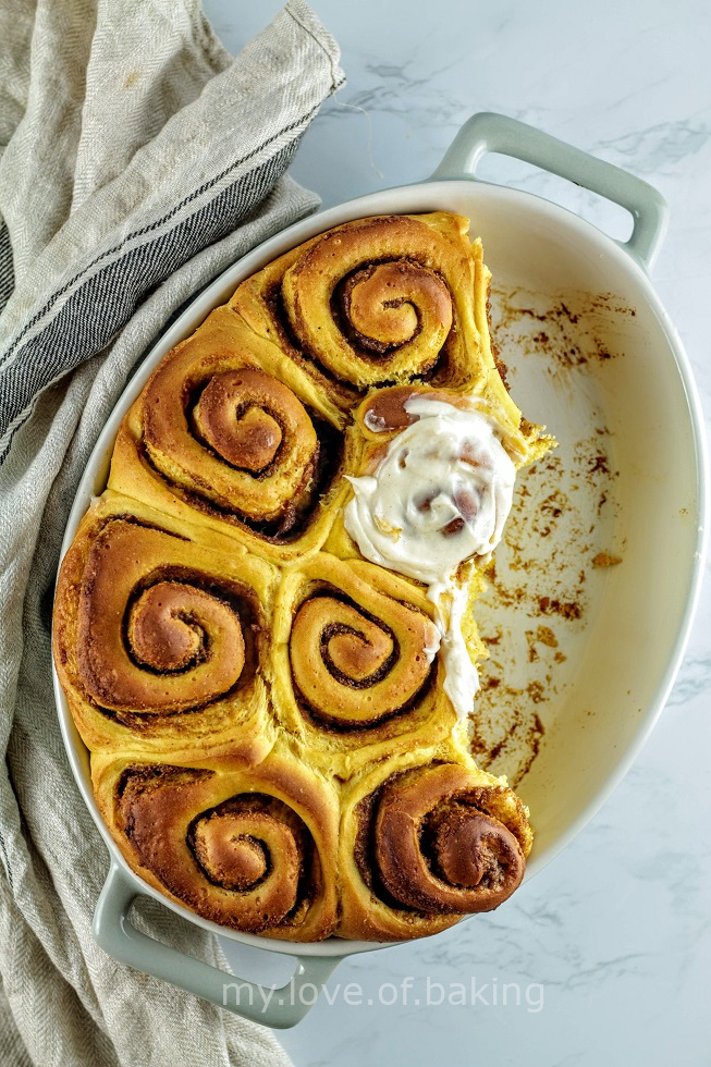 pumpkin pie rolls
