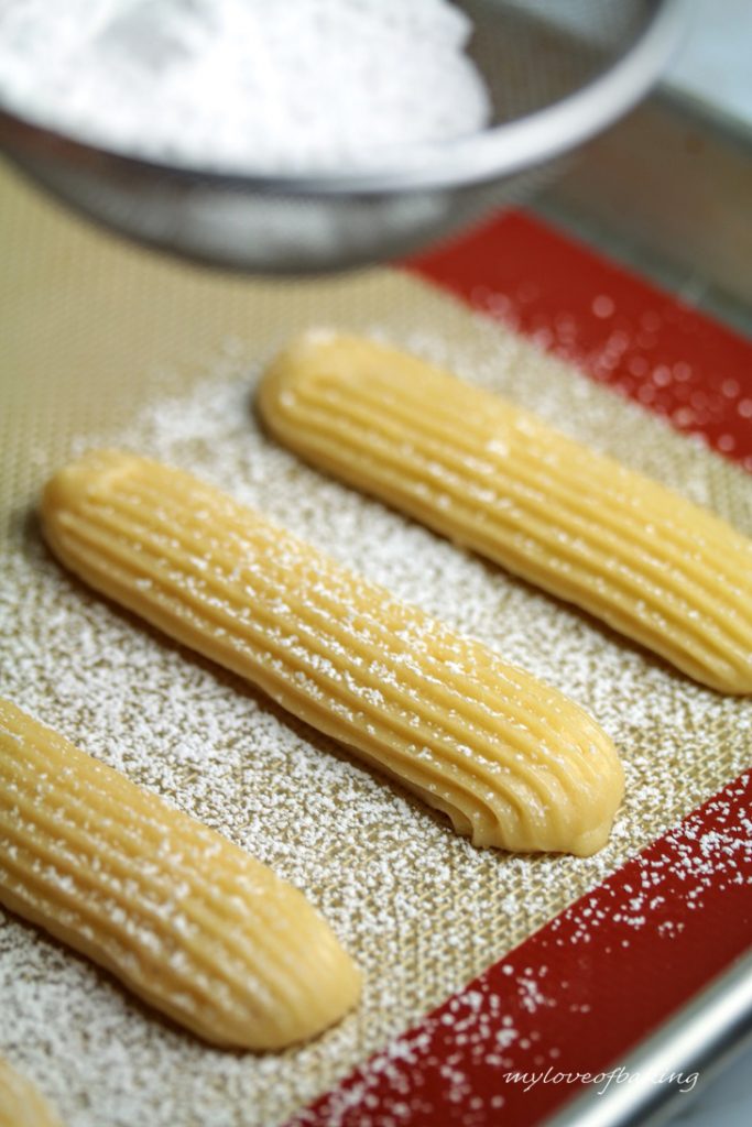 dust with sugar
