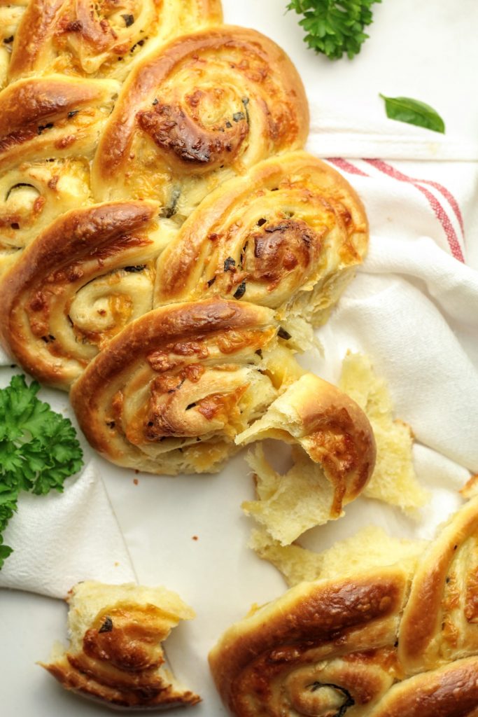 Cheesy garlic pull apart bread