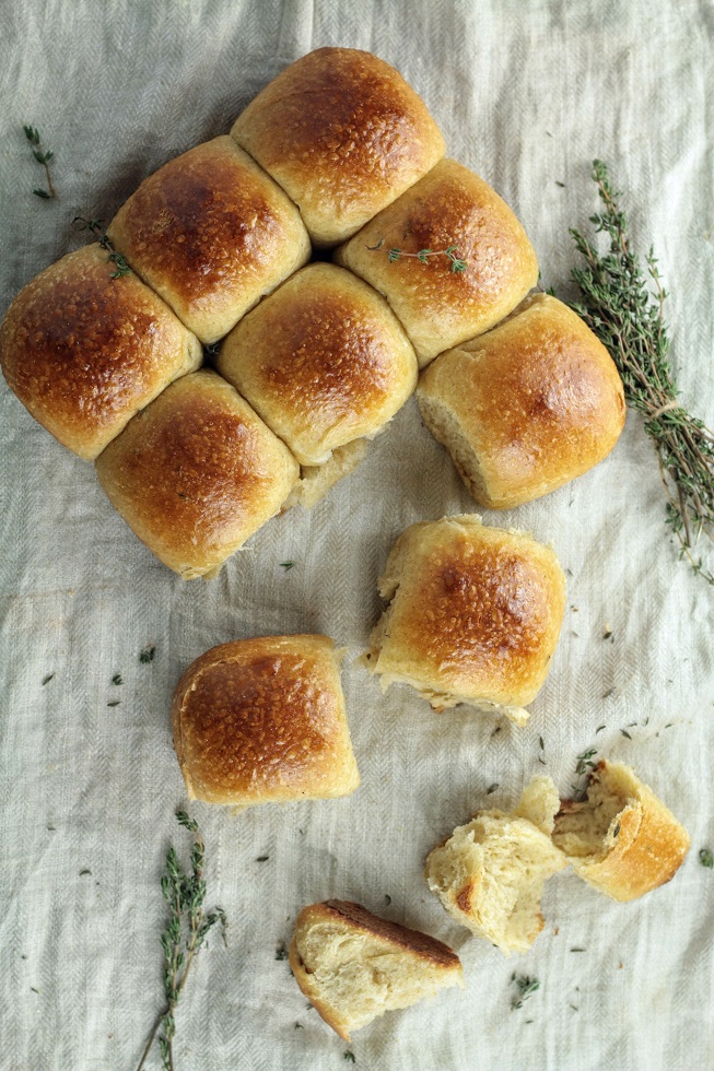 Thyme infused dinner rolls