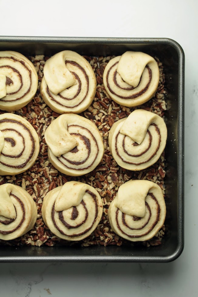 place rolls in the tray